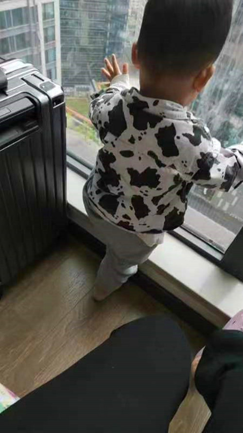 育婴师陪伴孩子